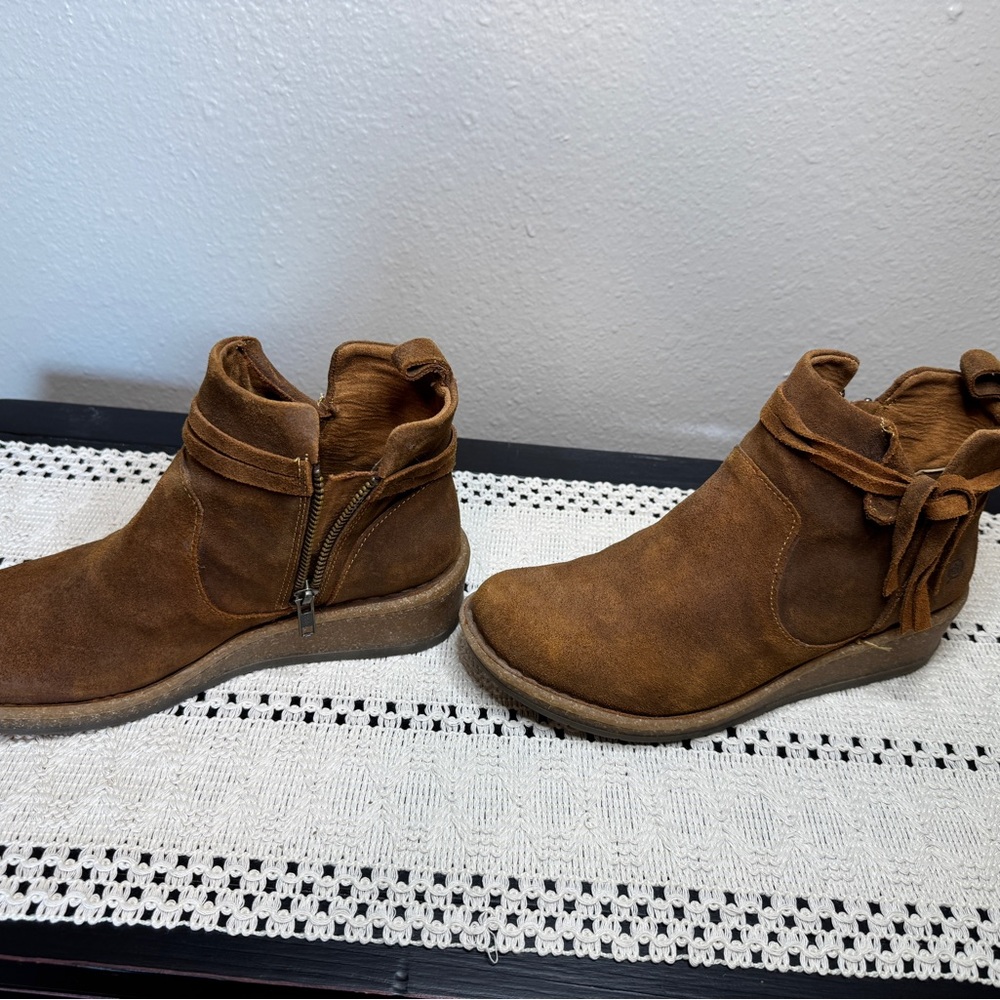 Born Women’s Vaughn Brown Suede Ankle Boots - Picture 2 of 6